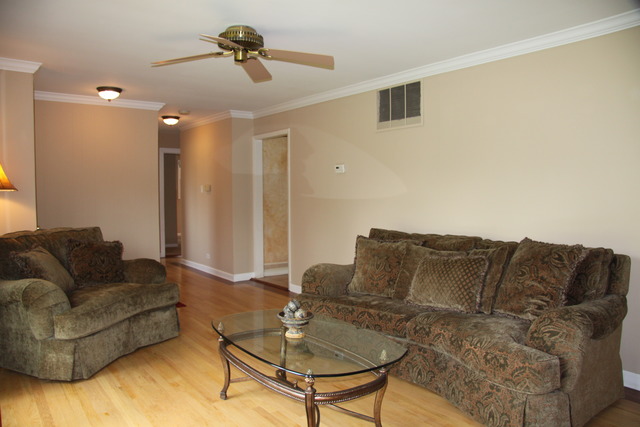 605 East Baldwin Road Palatine, IL 60074 - Photo 3 of 18 a living room with furniture