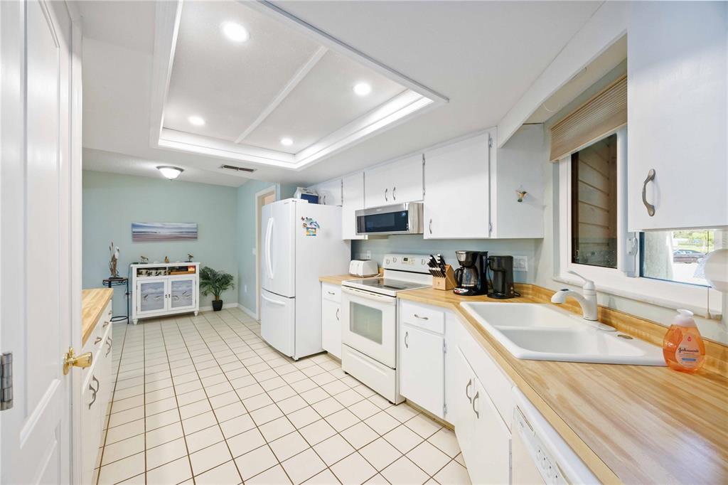 426 Pendleton Drive Venice, FL 34292 - Photo 13 of 46