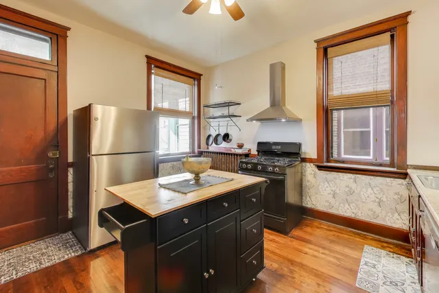$3,500 | 6542 North Newgard Avenue, Unit 1, Chicago, IL 60626