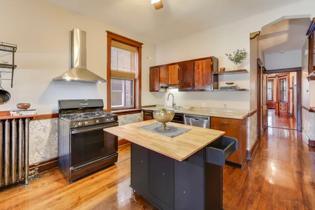 $3,500 | 6542 North Newgard Avenue, Unit 1, Chicago, IL 60626