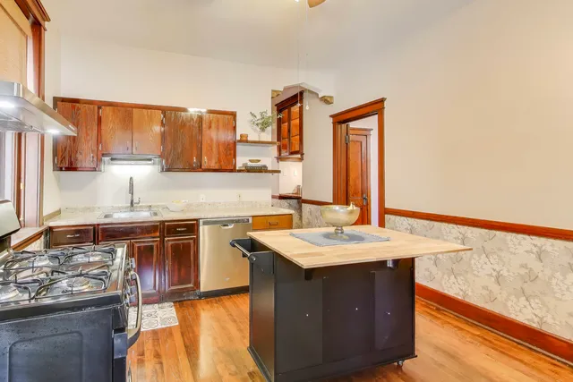 $3,500 | 6542 North Newgard Avenue, Unit 1, Chicago, IL 60626