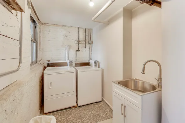 $3,500 | 6542 North Newgard Avenue, Unit 1, Chicago, IL 60626