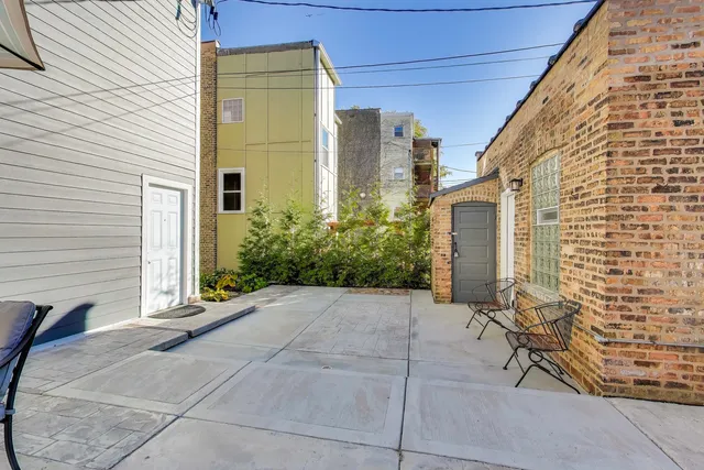 $3,500 | 6542 North Newgard Avenue, Unit 1, Chicago, IL 60626