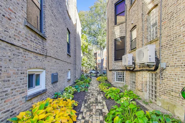 $3,500 | 6542 North Newgard Avenue, Unit 1, Chicago, IL 60626