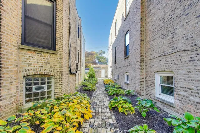 $3,500 | 6542 North Newgard Avenue, Unit 1, Chicago, IL 60626