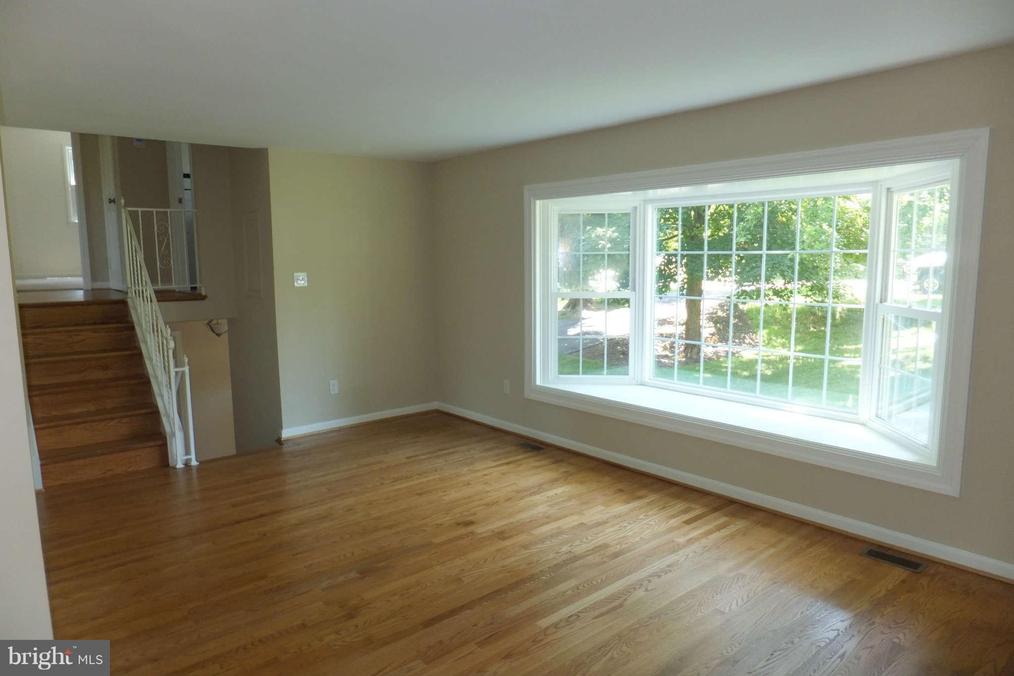 9305 Gue Road Damascus, MD 20872 - Photo 7 of 28 Living Room