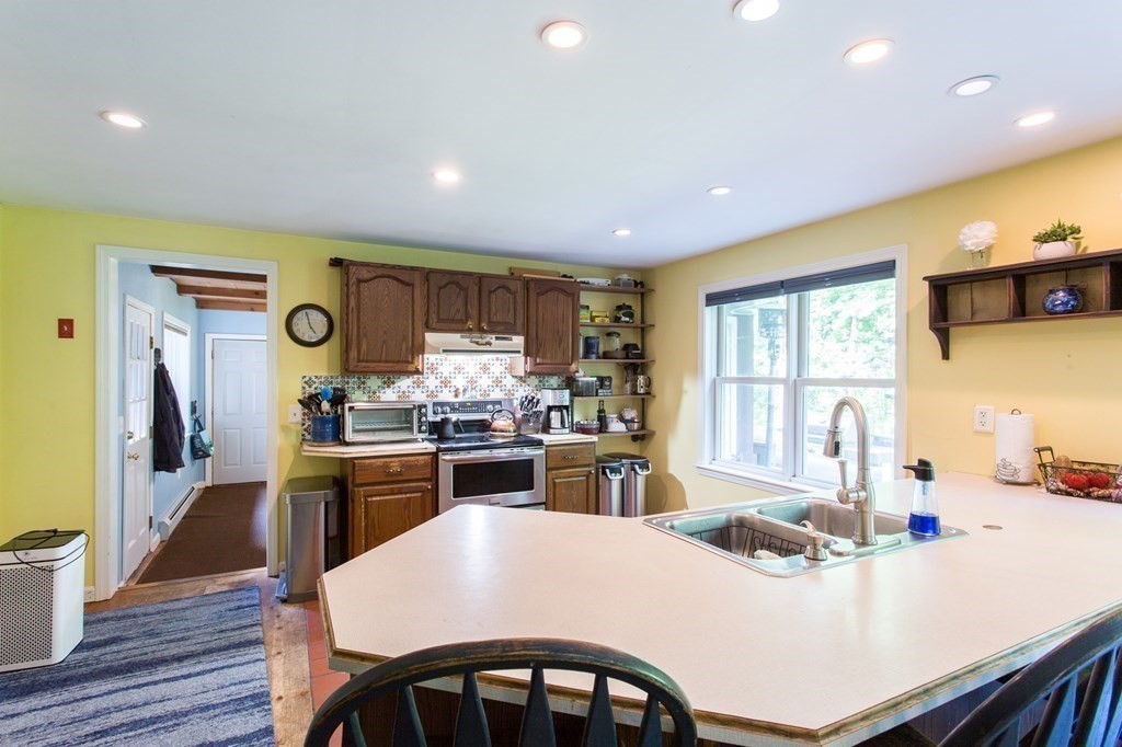 71 Hunt Road West Brookfield, MA 01585 - Photo 5 of 38 Gallery Image 5