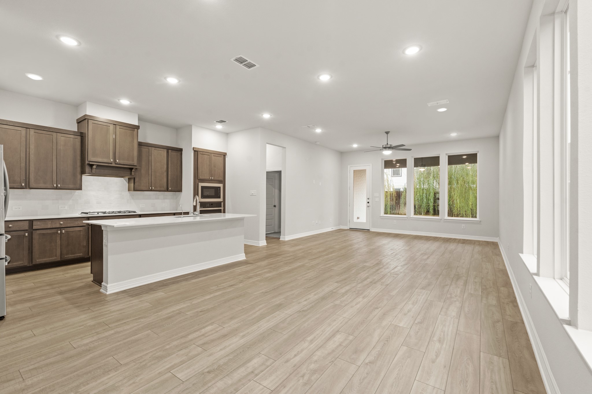 4115 Chloe Ridge Lane Fulshear, TX 77441 - Photo 10 of 28 Beautiful room with tons of light