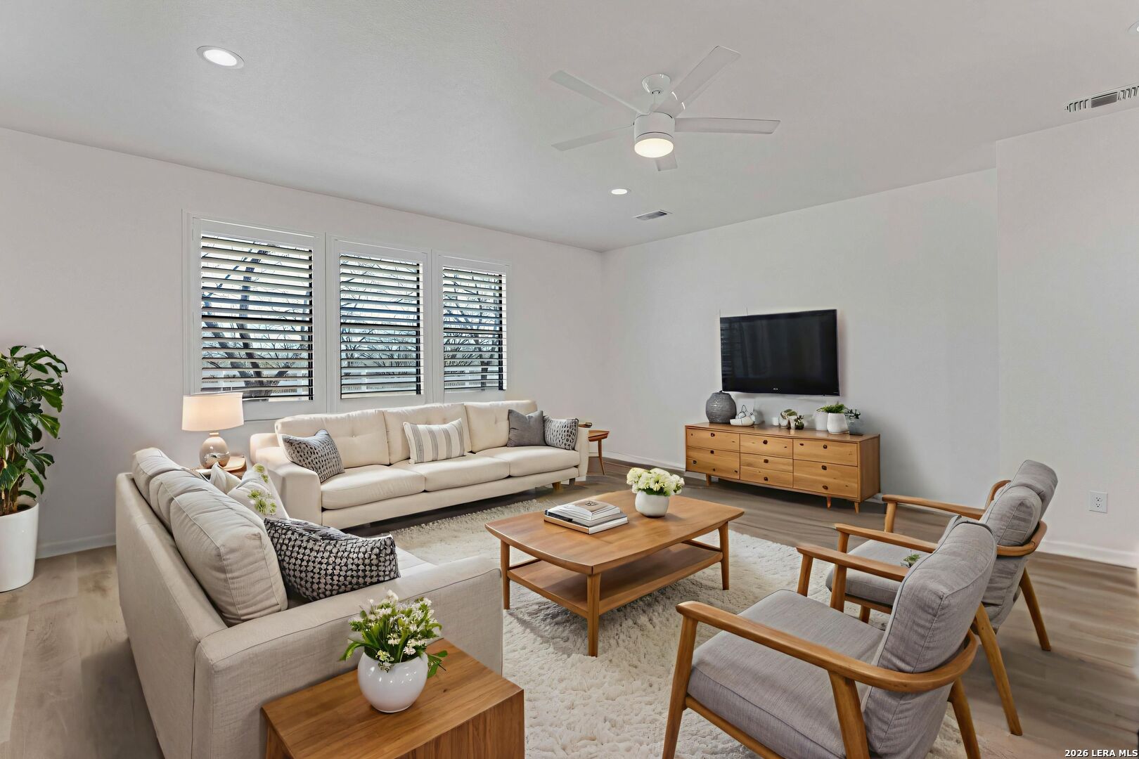 16282 Fm 472 Bigfoot, TX 78005 - Photo 13 of 50