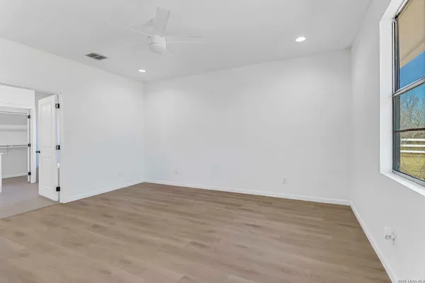 $640,000 | 16282 Fm 472, Bigfoot, TX 78005