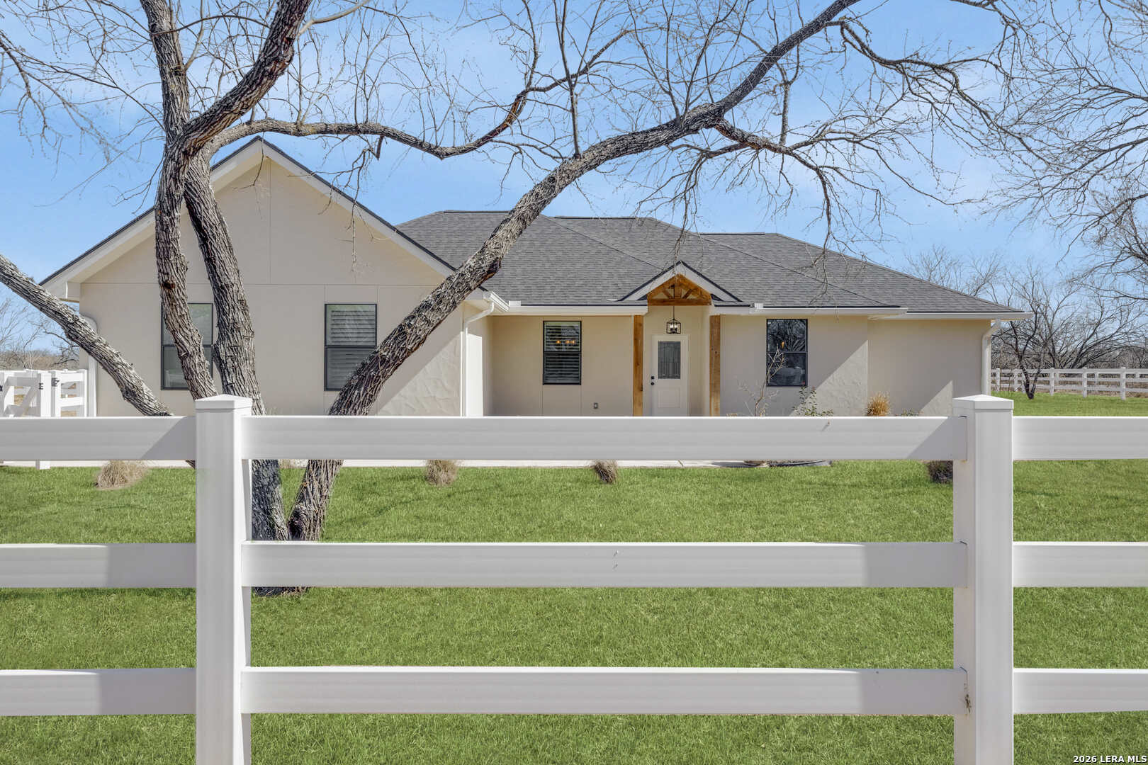 16282 Fm 472 Bigfoot, TX 78005 - Photo 4 of 50