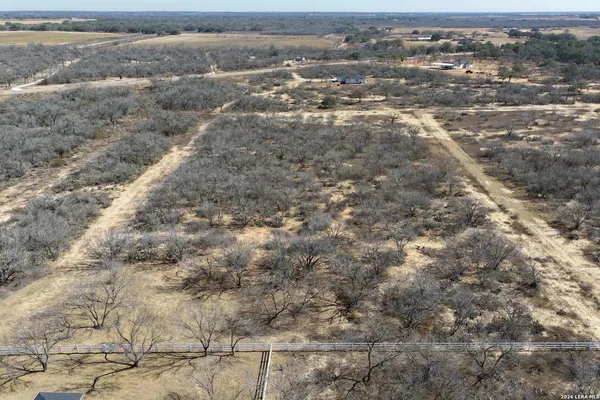 $640,000 | 16282 Fm 472, Bigfoot, TX 78005