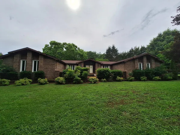 $499,900 | 615 Lakeview Way, Winchester, TN 37398