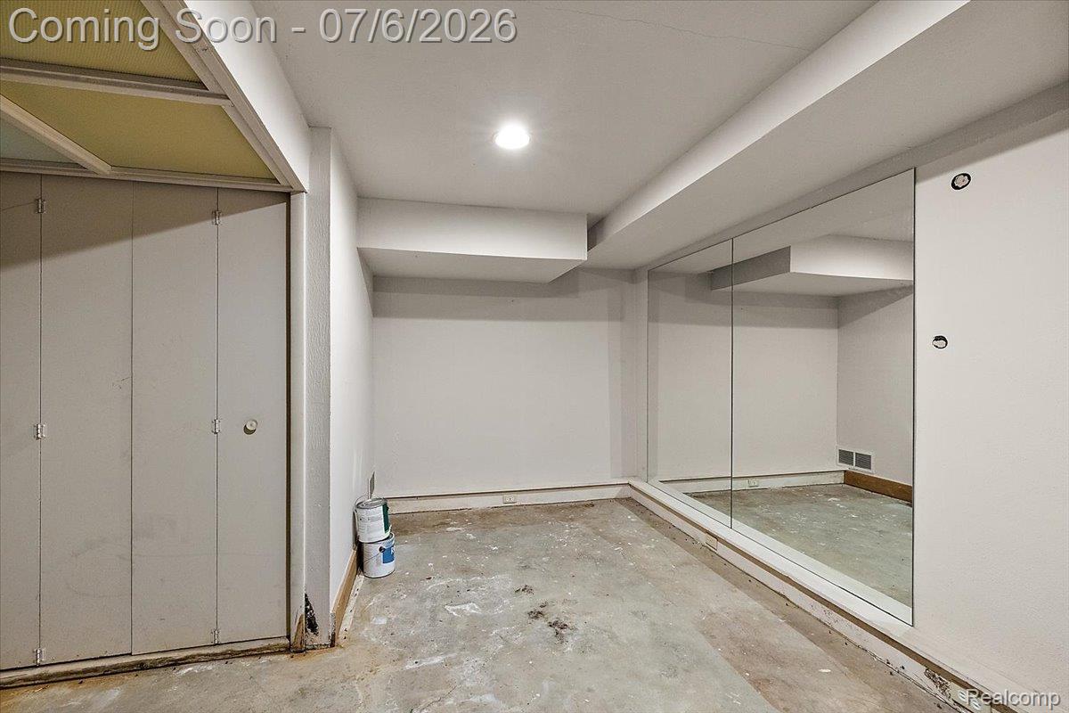1051 Devonshire Road Grosse Pointe, MI 48230 - Photo 69 of 98 120-1051 Devonshire-119.jpg