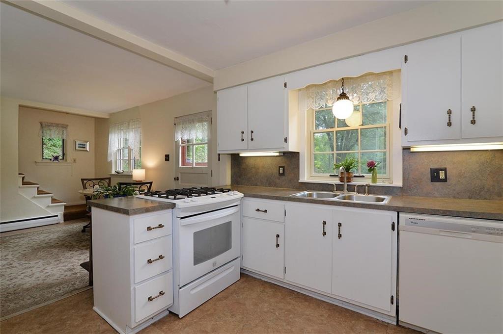 8259 Nadine Road Verona, PA 15147 - Photo 8 of 22 Gallery Image 8