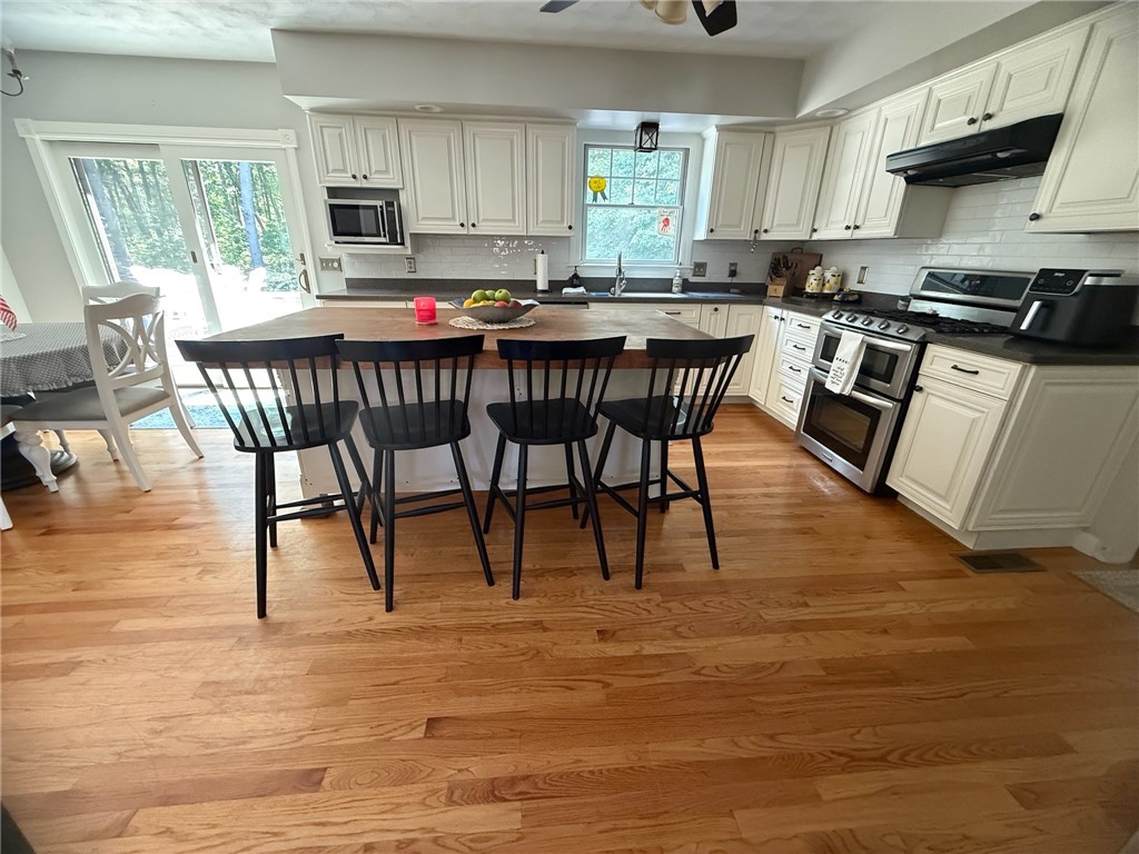 7 Pine Grove Circle Smithfield, RI 02828 - Photo 15 of 46