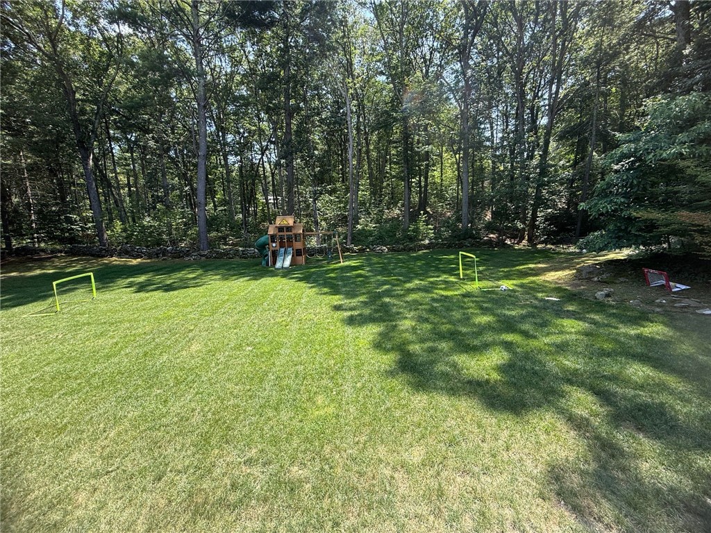 7 Pine Grove Circle Smithfield, RI 02828 - Photo 23 of 46