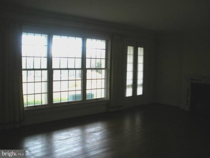 6801 Mountain Church Road Middletown, MD 21769 - Photo 15 of 18 Living Room