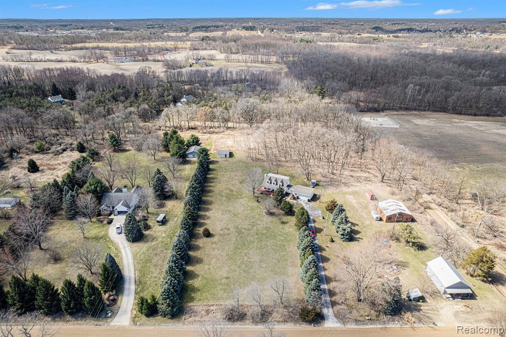 6475 Hartland Road Fenton, MI 48430 - Photo 29 of 38