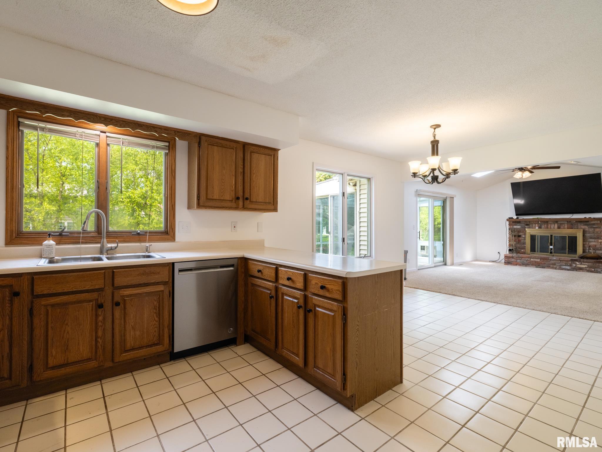 6607 North Camelot Road Peoria, IL 61615 - Photo 13 of 75