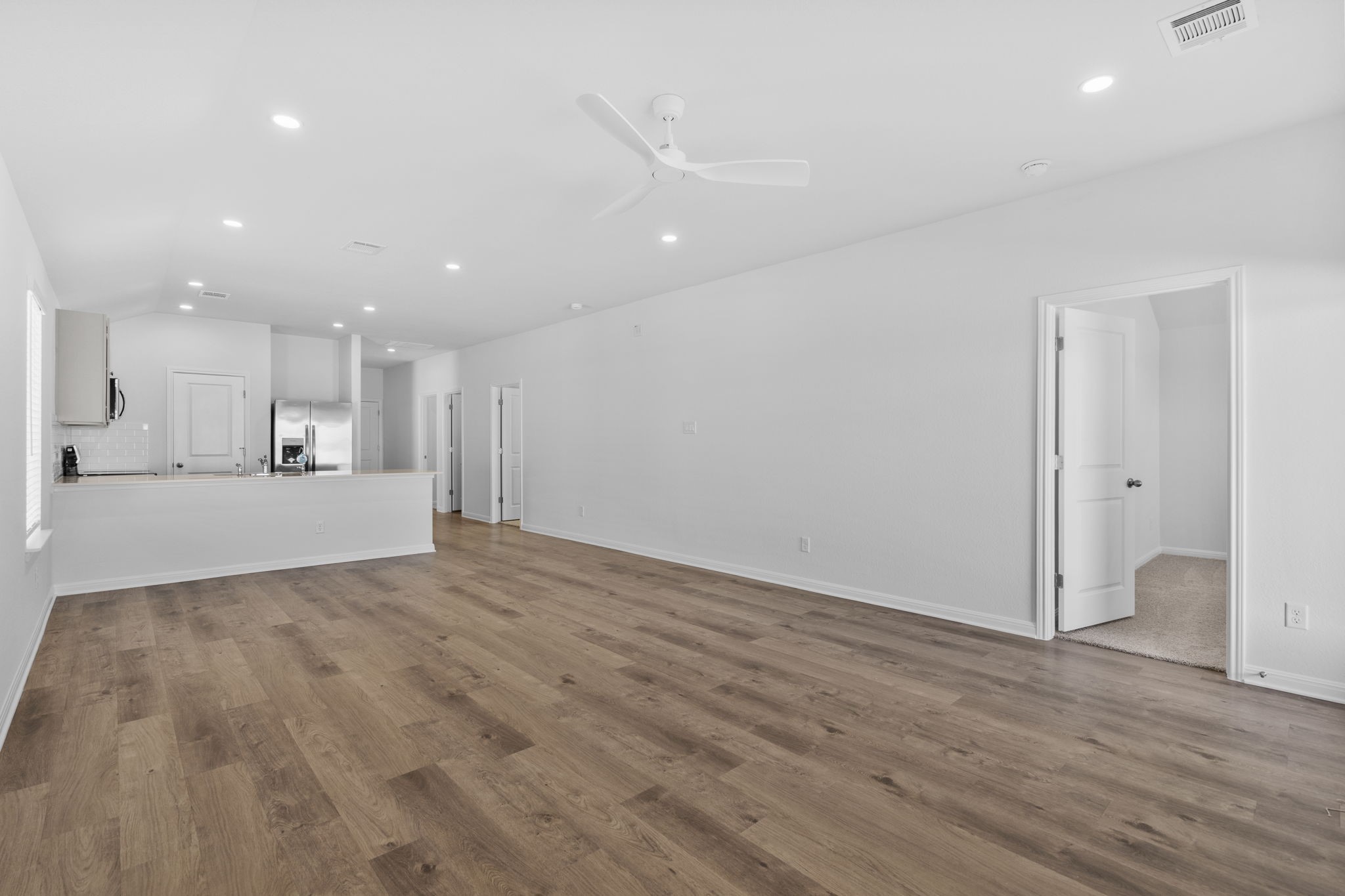 125 Hatari Trail Jarrell, TX 76537 - Photo 6 of 40