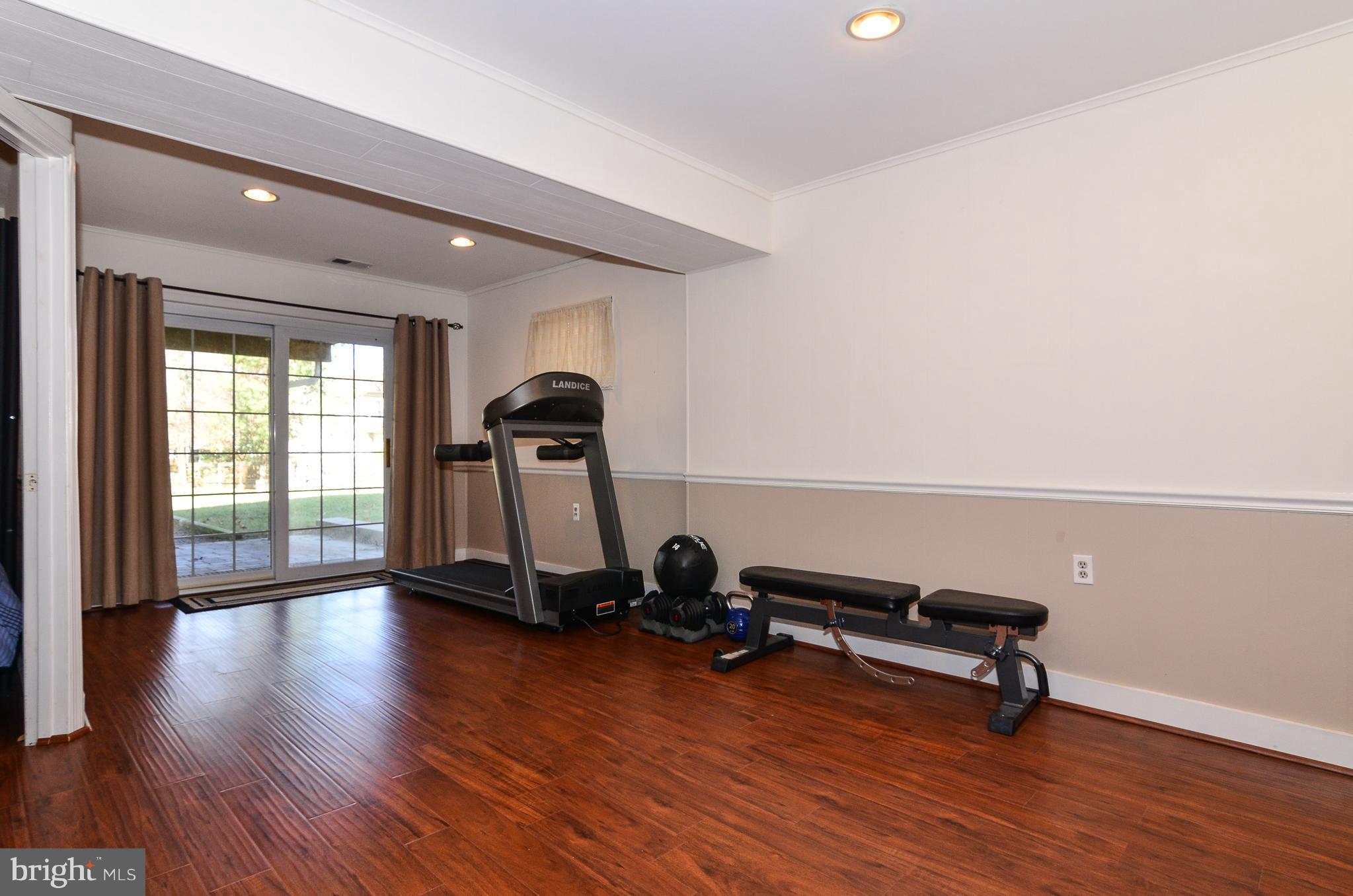 3008 Seminole Road Woodbridge, VA 22192 - Photo 20 of 30 Lower level family Room with walk-out to patio