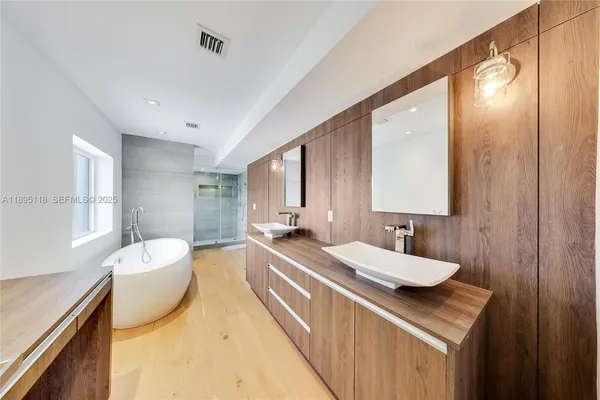 $3,250,000 | 5244 Alton Road, Miami Beach, FL 33140