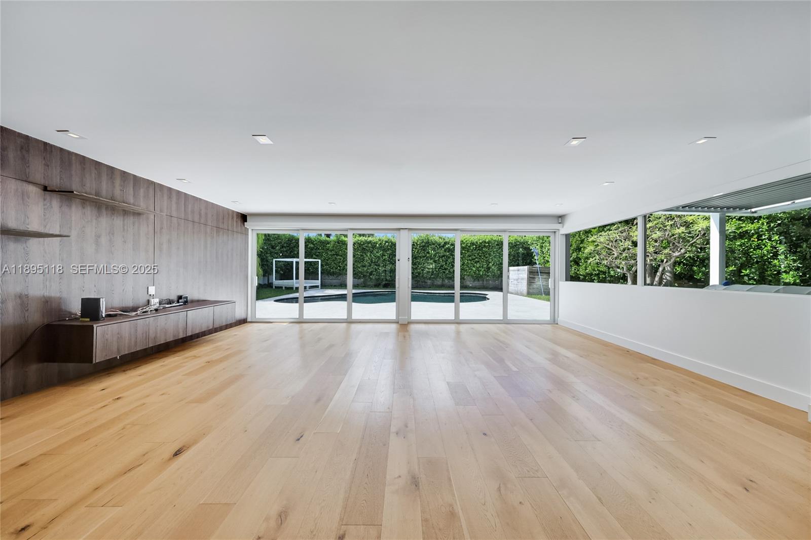 5244 Alton Road Miami Beach, FL 33140 - Photo 4 of 26