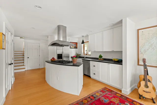 $1,100,000 | 140 Grant Road, Freeport, ME 04032