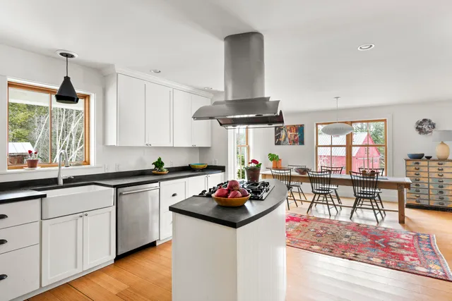 $1,100,000 | 140 Grant Road, Freeport, ME 04032