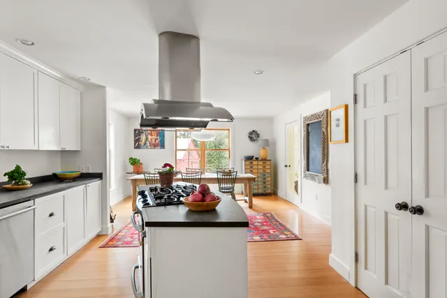 $1,100,000 | 140 Grant Road, Freeport, ME 04032