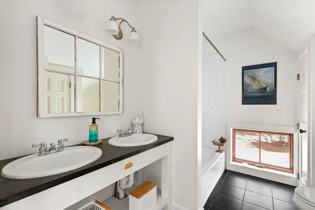 $1,100,000 | 140 Grant Road, Freeport, ME 04032