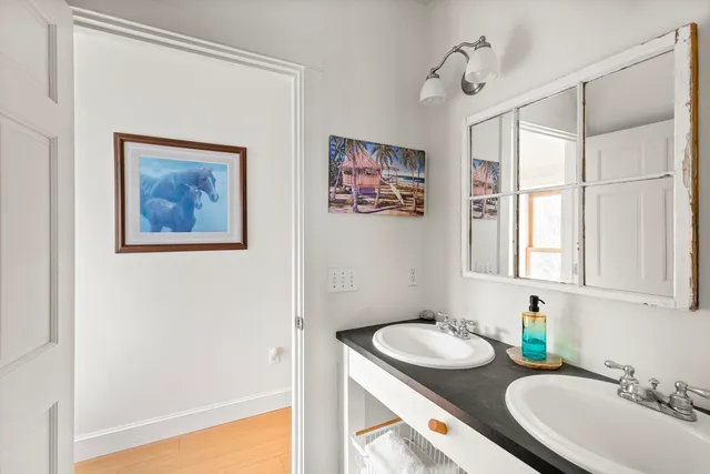 $1,100,000 | 140 Grant Road, Freeport, ME 04032