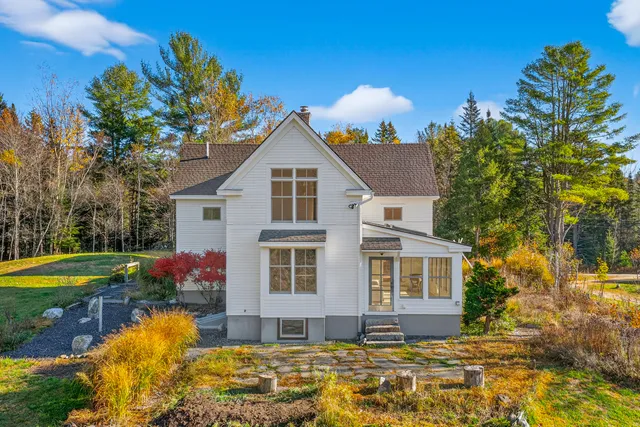 $1,100,000 | 140 Grant Road, Freeport, ME 04032