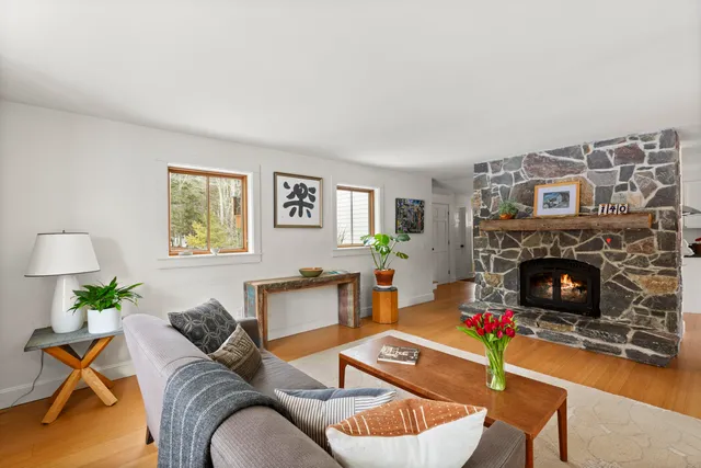 $1,100,000 | 140 Grant Road, Freeport, ME 04032