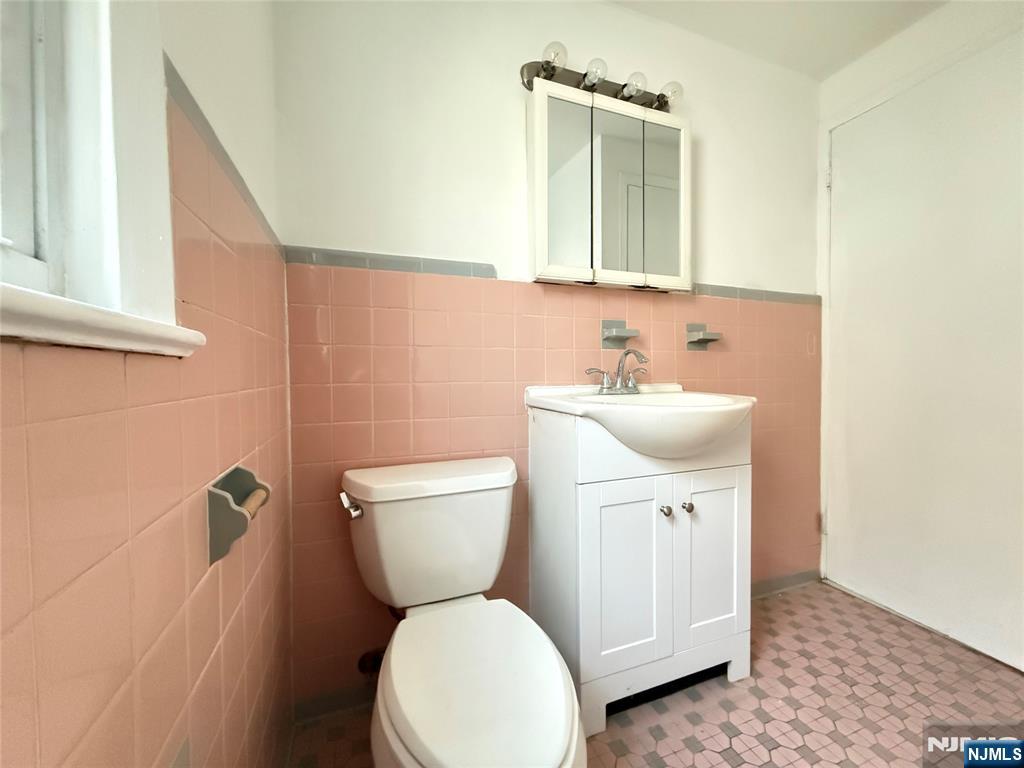 175 Van Winkle Street, Unit 2 East Rutherford, NJ 07073 - Photo 15 of 18