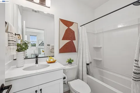 $1,090,000 | 24170 Amaranth Loop, Hayward, CA 94541