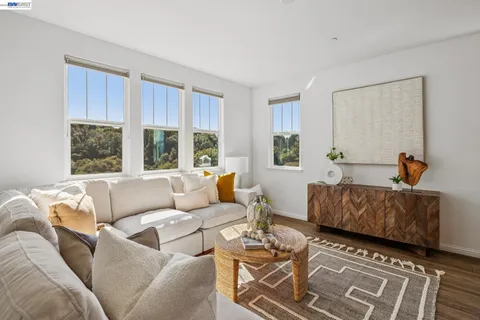 $1,090,000 | 24170 Amaranth Loop, Hayward, CA 94541