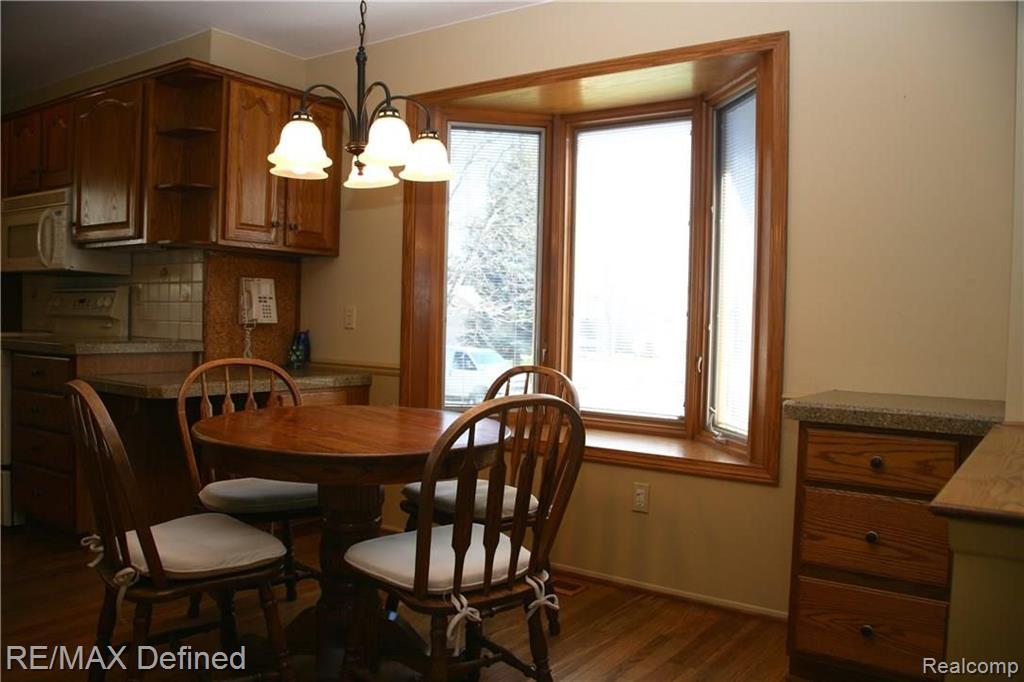 646 Lockport Road Rochester Hills, MI 48307 - Photo 9 of 23