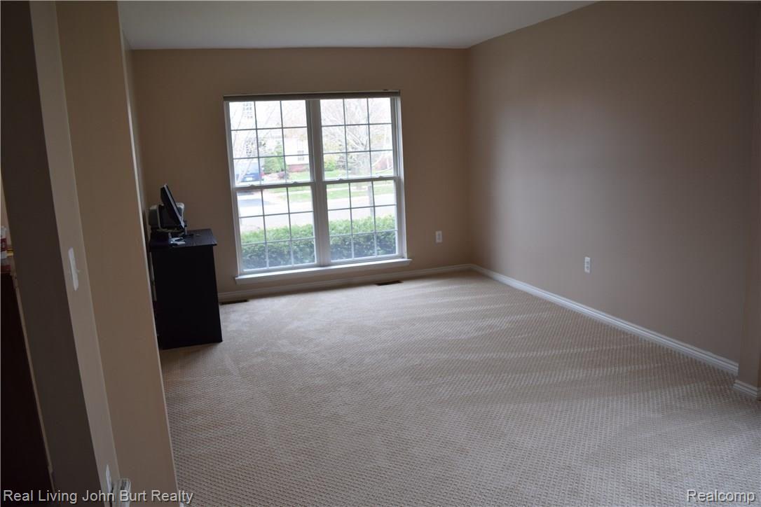 70 Ridge Field Court Oxford, MI 48371 - Photo 7 of 27 DSC_0037.JPG
