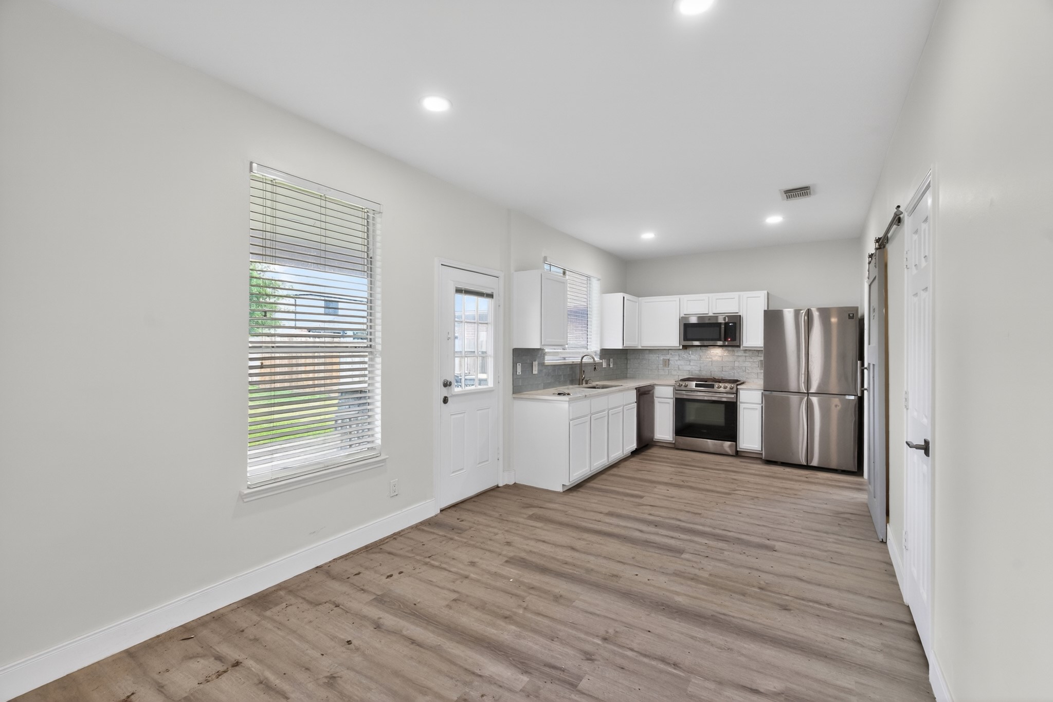 918 Ivycroft Lane Spring, TX 77373 - Photo 9 of 33 a large kitchen with a large window and stainless steel appliances