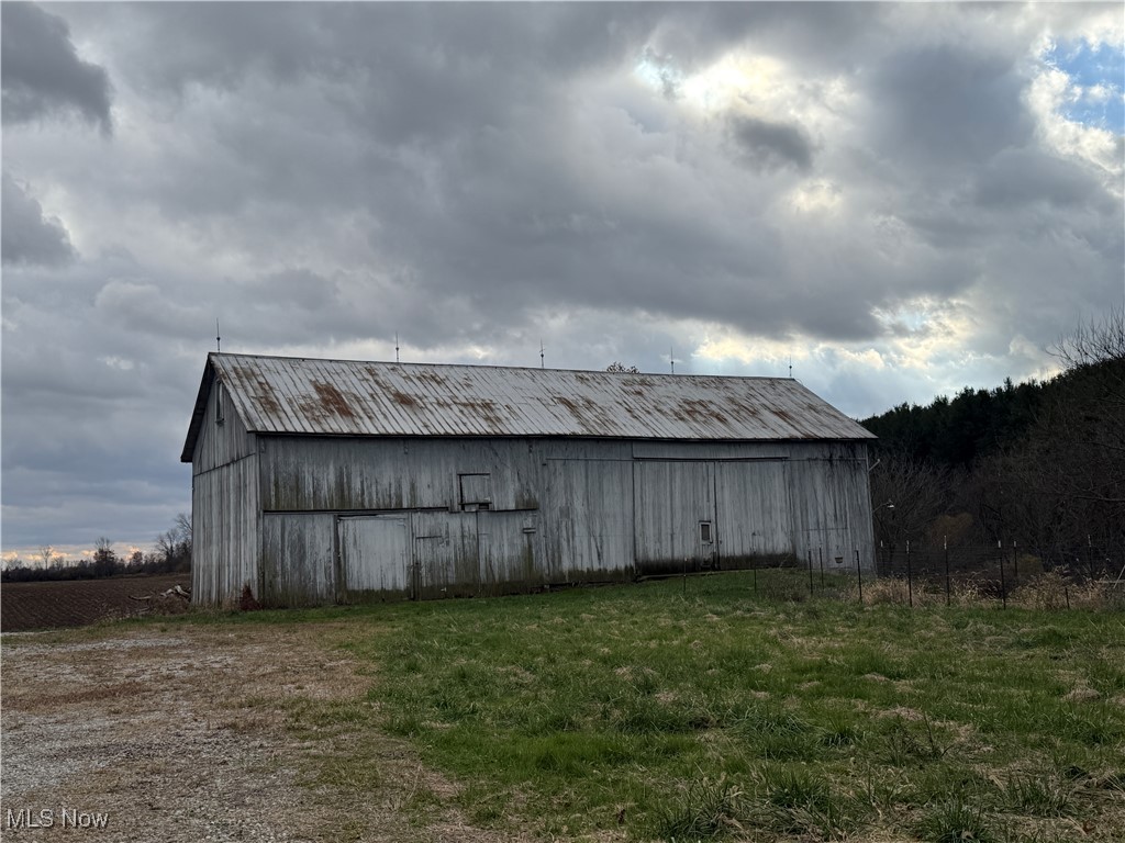 41635 Parsons Road Lagrange, OH 44050 - Photo 7 of 7 Bank Barn