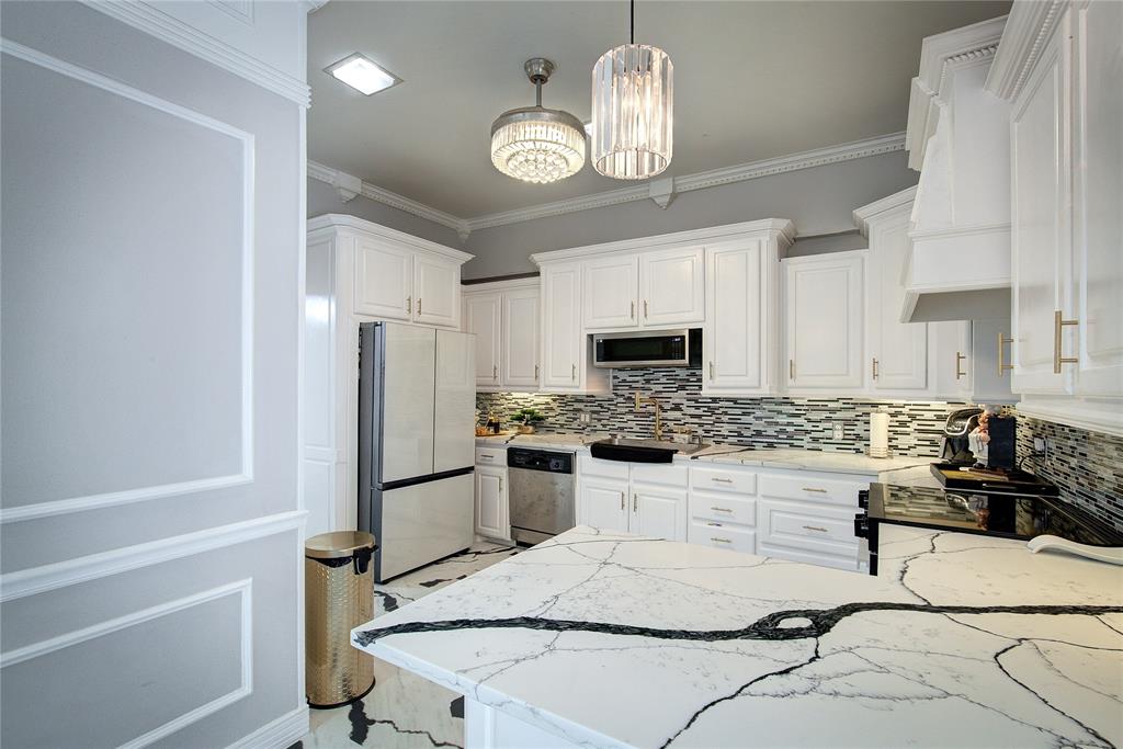 504 Summit Circle Heath, TX 75032 - Photo 12 of 39 a kitchen with stainless steel appliances a stove a refrigerator and cabinets