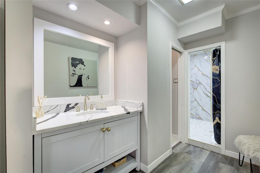 504 Summit Circle Heath, TX 75032 - Photo 20 of 39 a bathroom with a sink and a mirror