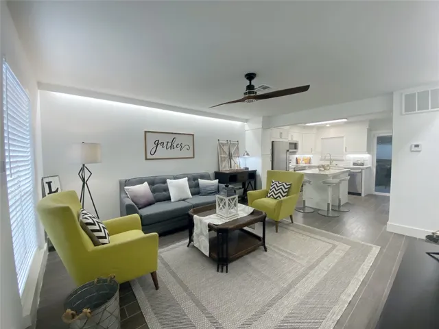 $2,095 | 1801 Huldy Street, Unit H4, Houston, TX 77019