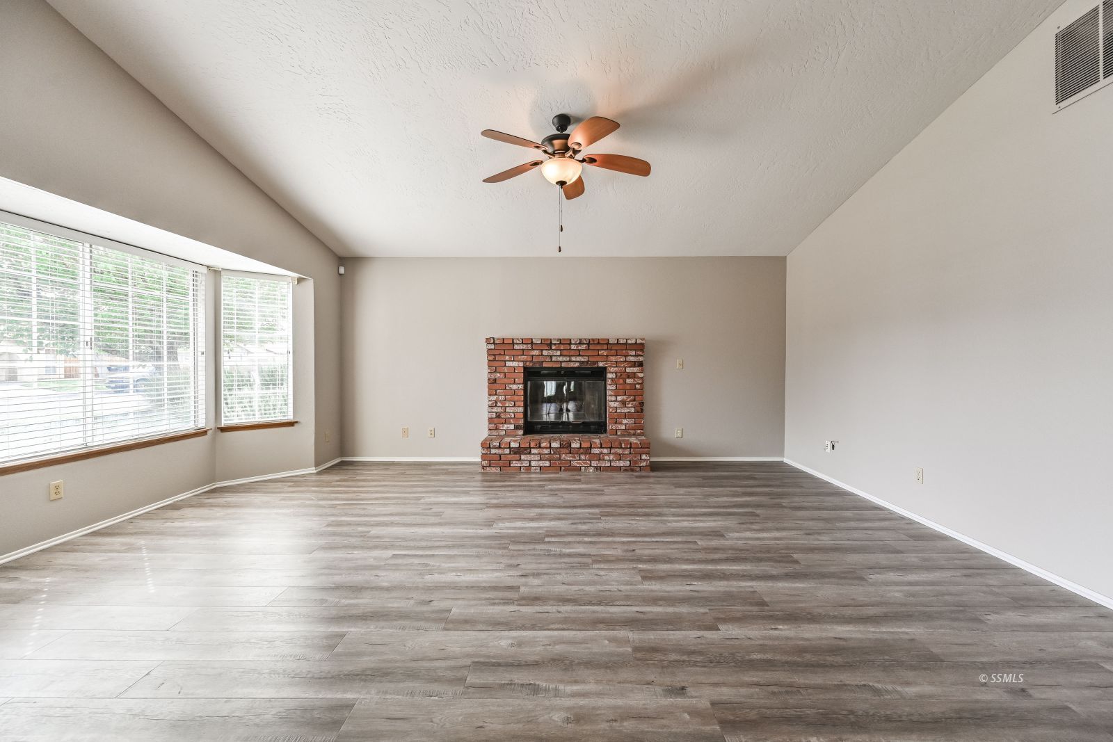 131 Chambers Street Ridgecrest, CA 93555 - Photo 11 of 28 a view of an empty room with a window