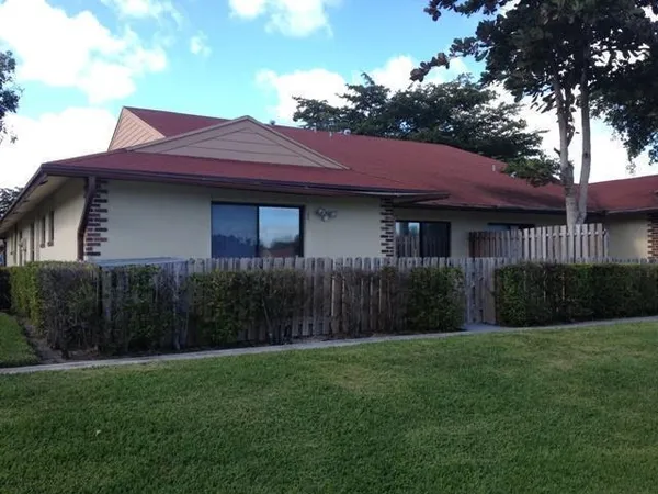 $2,100 | 4405 Woodstock Drive, Unit D, West Palm Beach, FL 33409