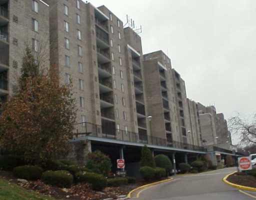 2160 Greentree Road, Unit 806W Pittsburgh, PA 15220 - Photo 1 of 8 Gallery Image 1
