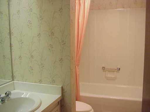2160 Greentree Road, Unit 806W Pittsburgh, PA 15220 - Photo 7 of 8 Gallery Image 7