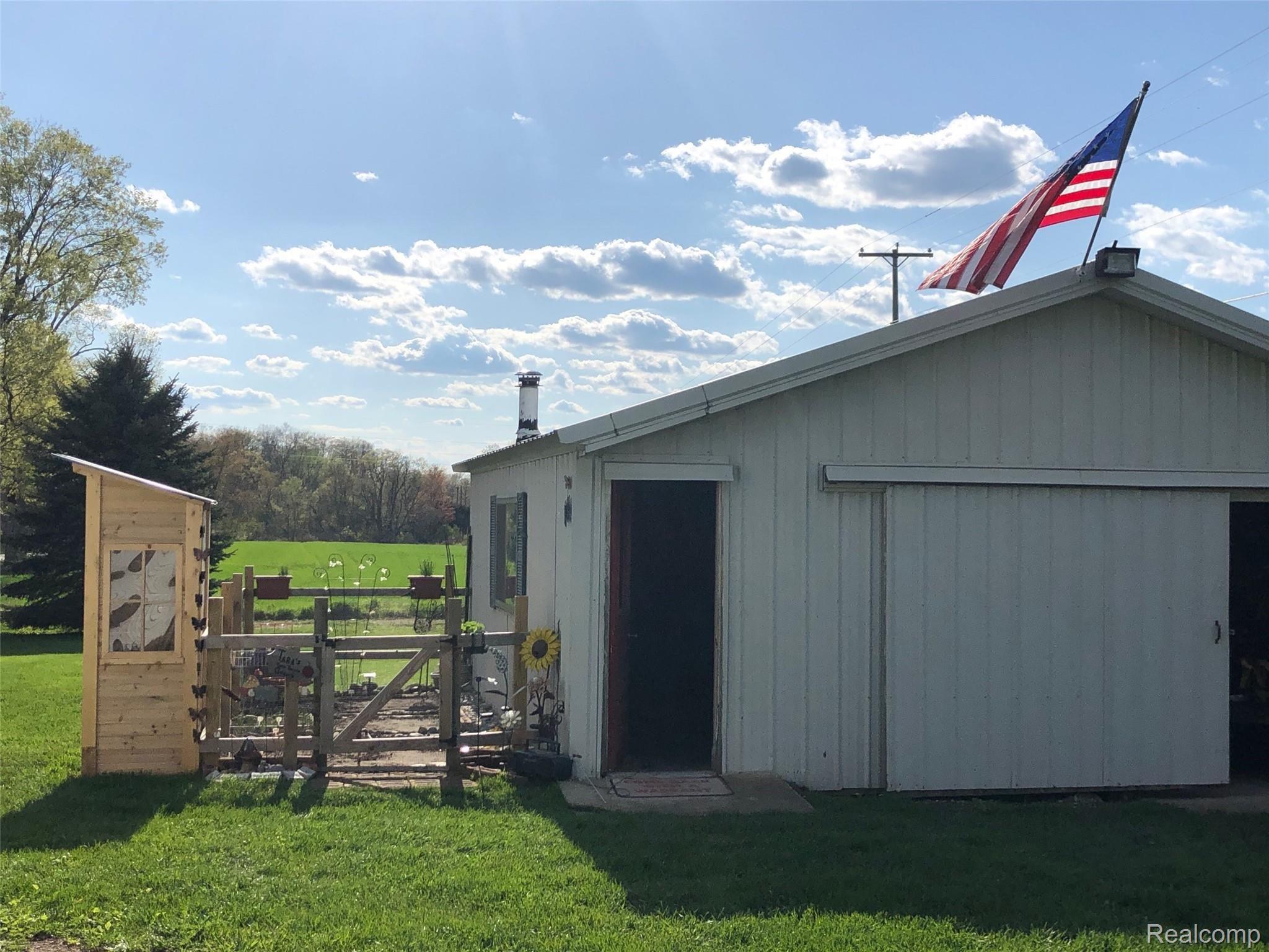 13223 Lone Tree Road Hartland, MI 48353 - Photo 16 of 20 Tara Garage.jpg